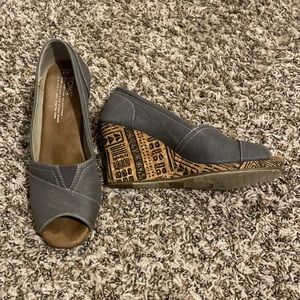 Grey Toms wedge heels w geometric design